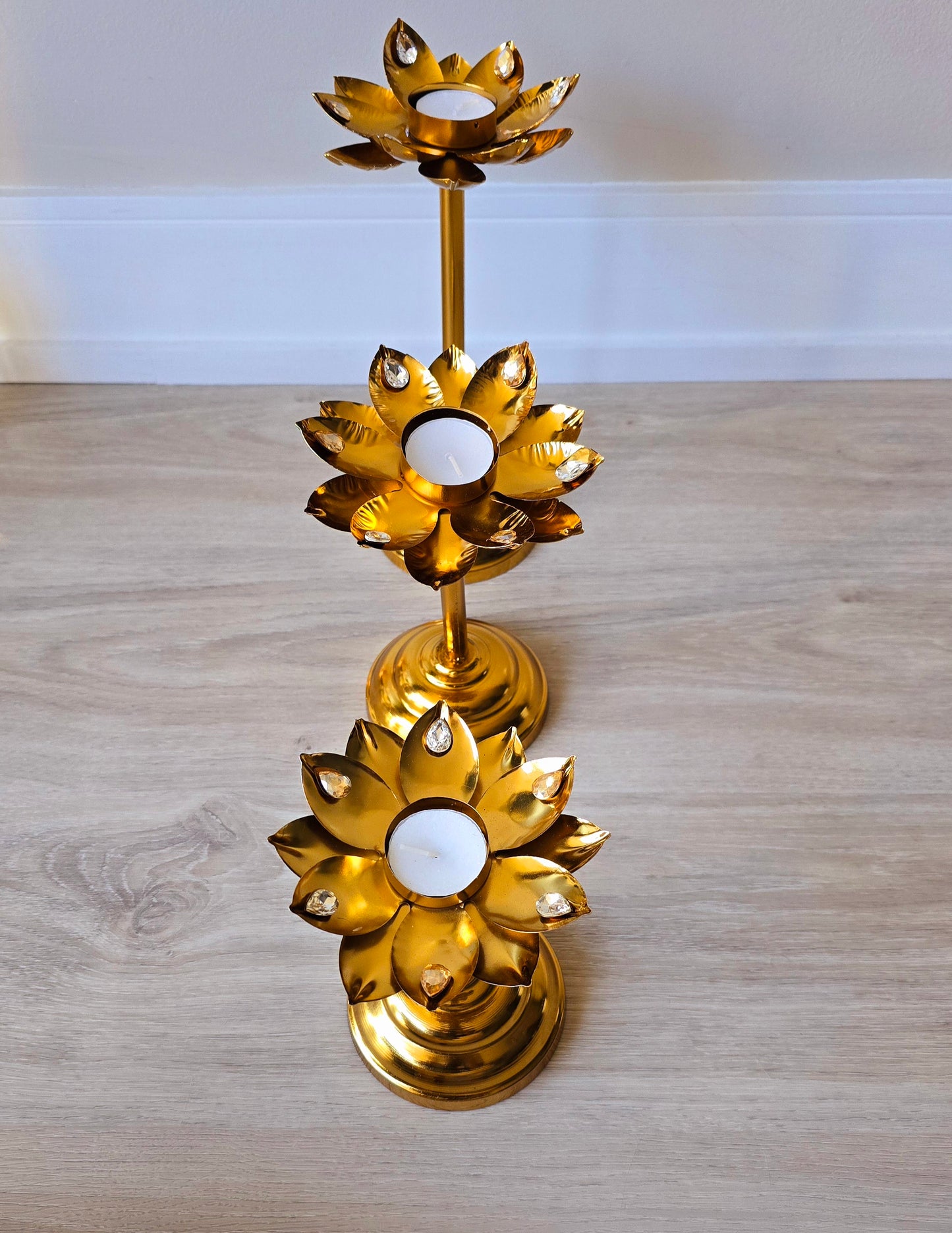Premium Metal Lotus Urlis with stand