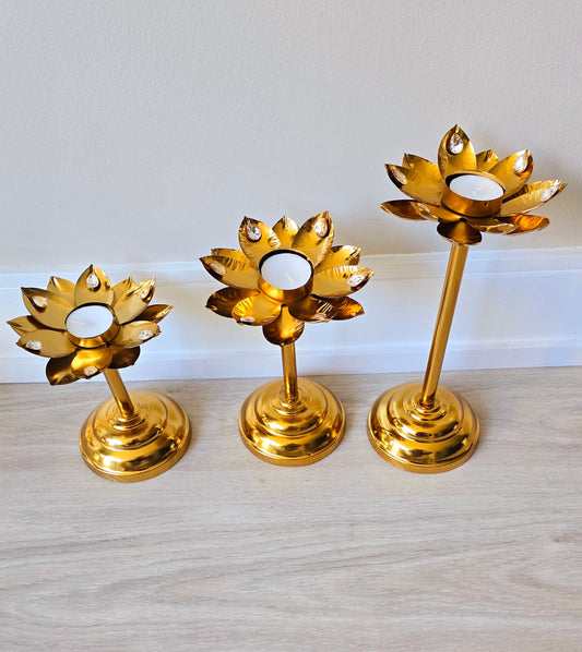 Premium Metal Lotus Urlis with stand